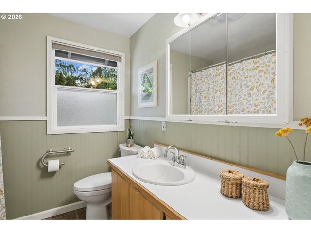 11905 Sw DOUGLAS St, Portland, OR 97225