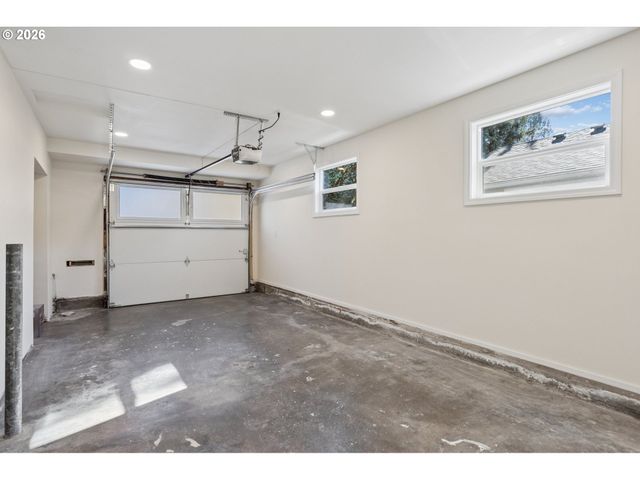 11905 Sw DOUGLAS St, Portland, OR 97225