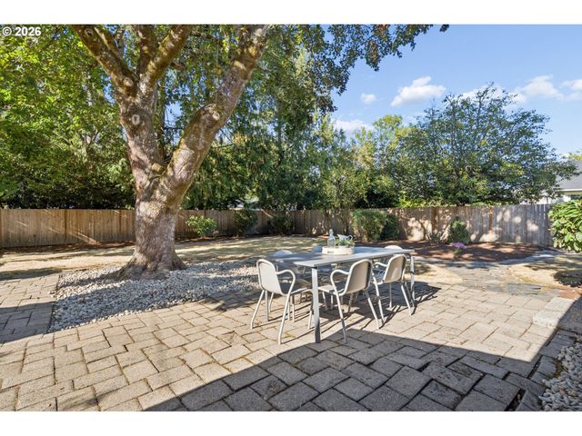 11905 Sw DOUGLAS St, Portland, OR 97225