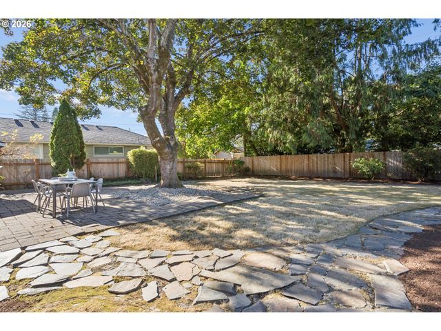 11905 Sw DOUGLAS St, Portland, OR 97225