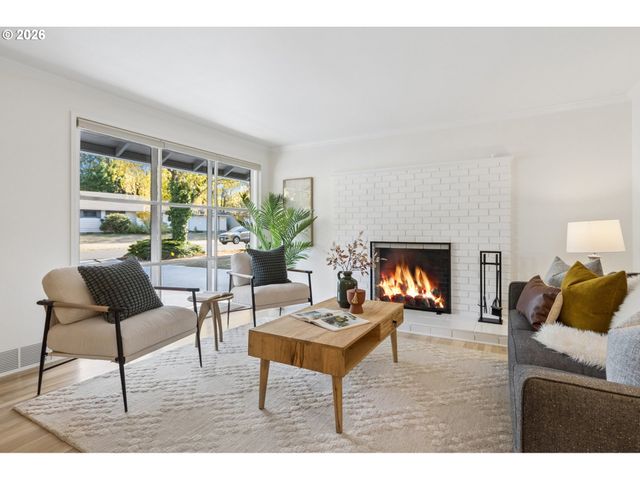 11905 Sw DOUGLAS St, Portland, OR 97225