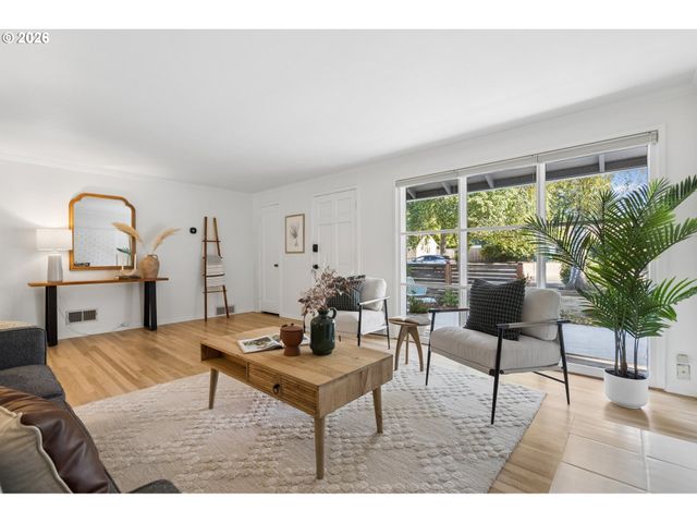 11905 Sw DOUGLAS St, Portland, OR 97225
