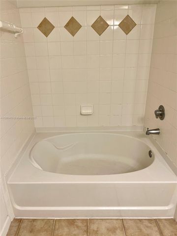 9887 Baywinds Drive 4305, West Palm Beach, FL 33411