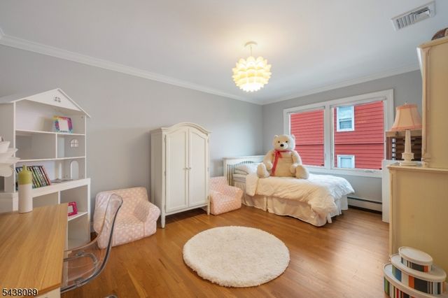 45 Grunwald St, Clifton City, NJ 07013
