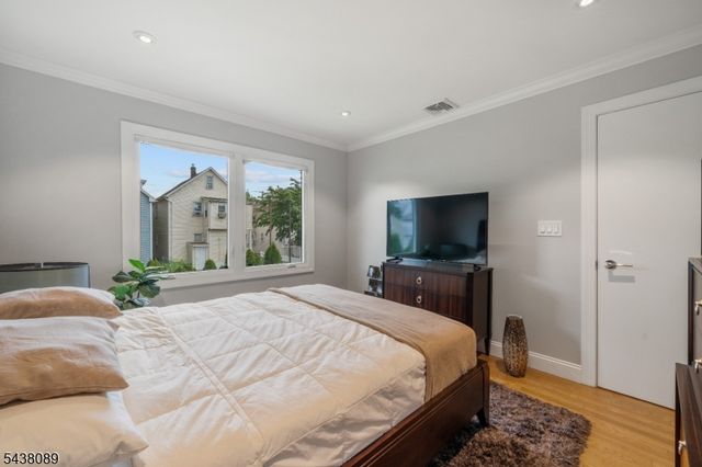 45 Grunwald St, Clifton City, NJ 07013