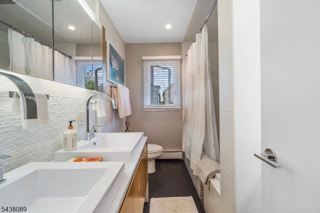 45 Grunwald St, Clifton City, NJ 07013