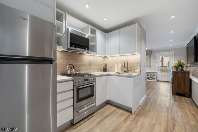 45 Grunwald St, Clifton City, NJ 07013