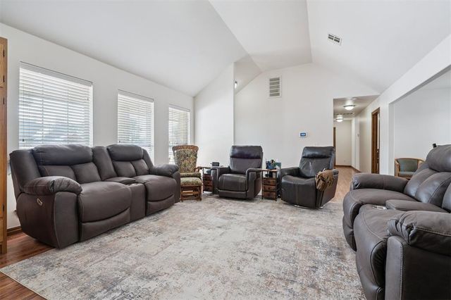 1617 SE 5th Street, Newcastle, OK 73065