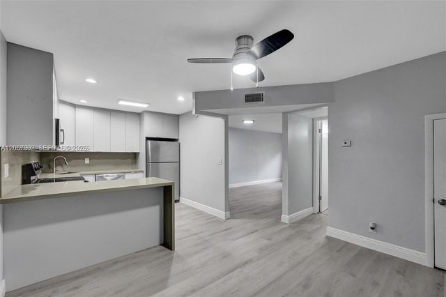 5963 NW 25th Court 210, Sunrise, FL 33313