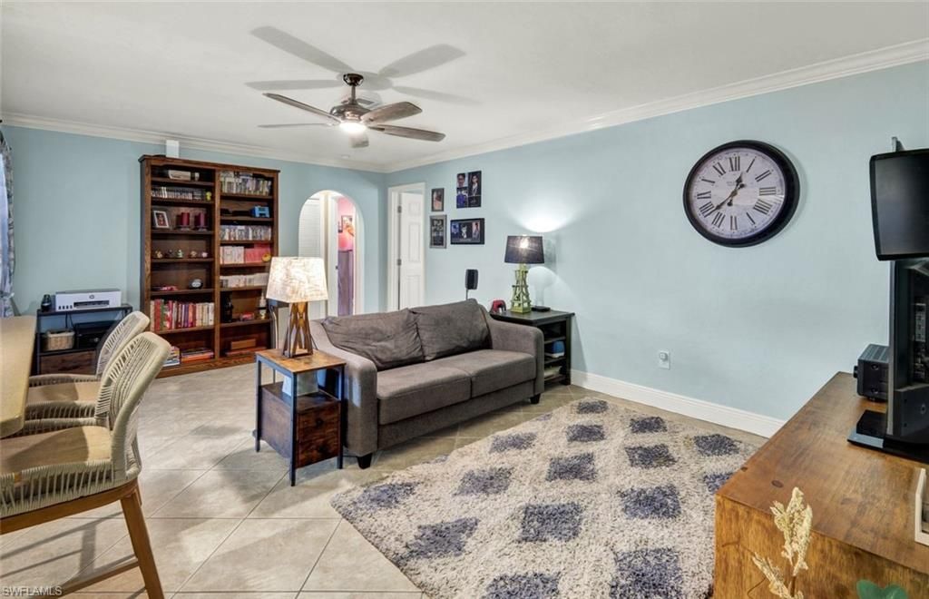 Image 12 of property listing at 703 SE 33rd TER, Cape Coral, FL 33904