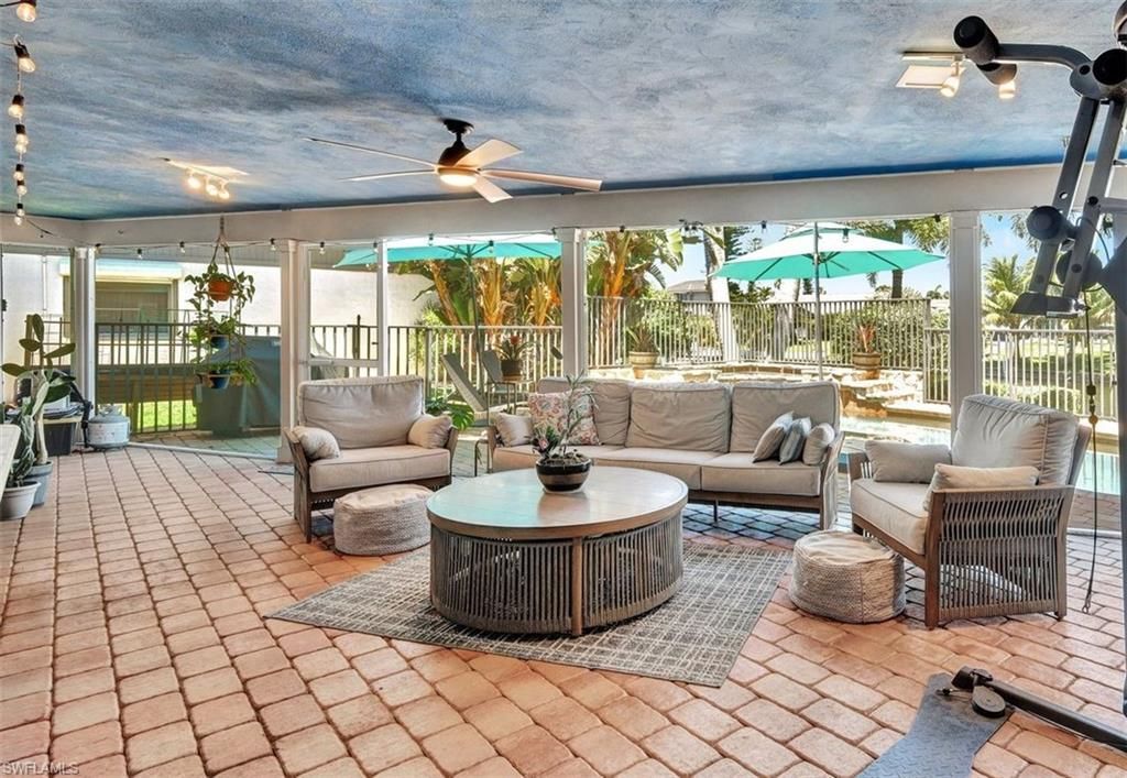 Image 22 of property listing at 703 SE 33rd TER, Cape Coral, FL 33904