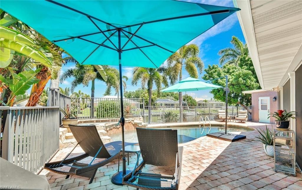 Image 24 of property listing at 703 SE 33rd TER, Cape Coral, FL 33904