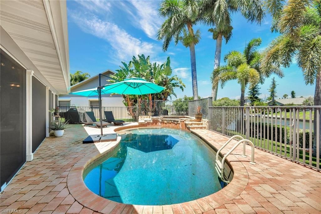 Image 26 of property listing at 703 SE 33rd TER, Cape Coral, FL 33904