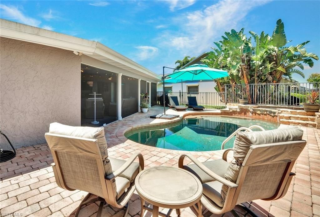 Image 27 of property listing at 703 SE 33rd TER, Cape Coral, FL 33904