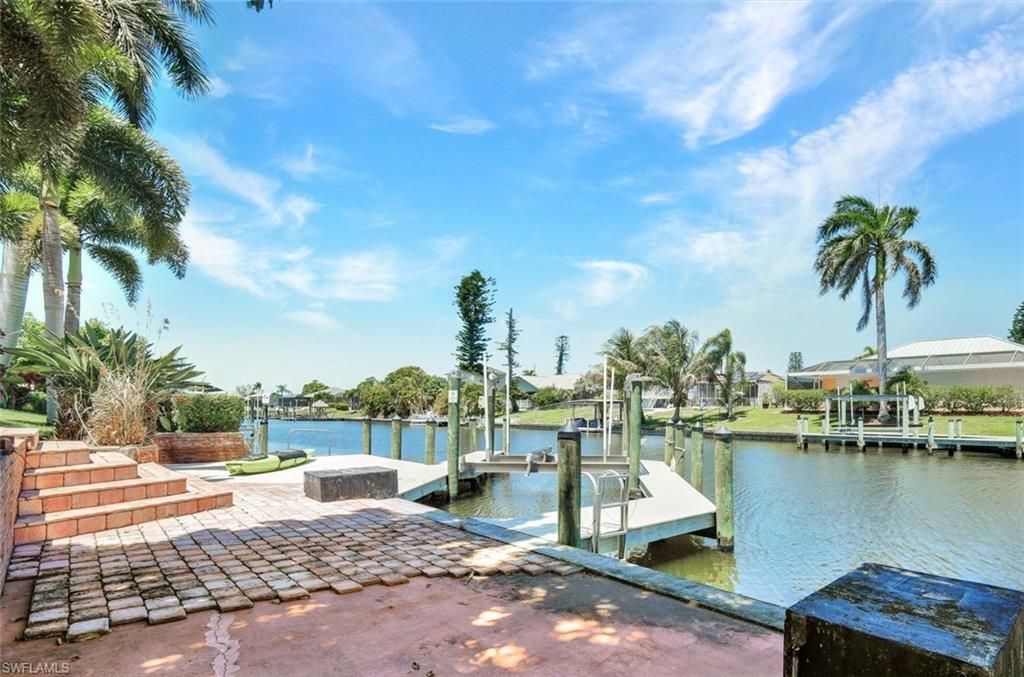 Image 29 of property listing at 703 SE 33rd TER, Cape Coral, FL 33904