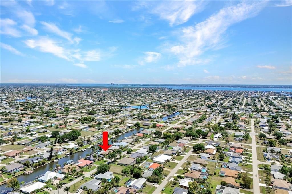Image 38 of property listing at 703 SE 33rd TER, Cape Coral, FL 33904