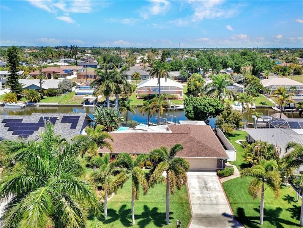 Image 39 of property listing at 703 SE 33rd TER, Cape Coral, FL 33904