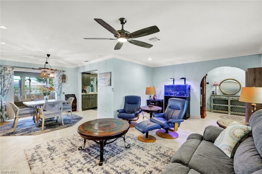 Image 5 of property listing at 703 SE 33rd TER, Cape Coral, FL 33904