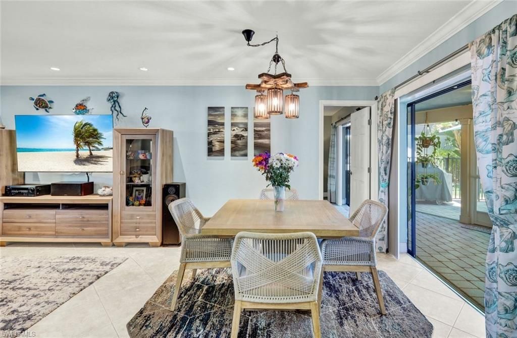 Image 7 of property listing at 703 SE 33rd TER, Cape Coral, FL 33904