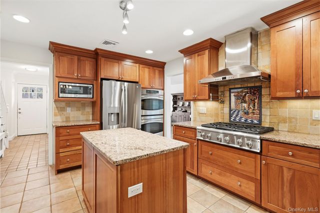 20 Lamesa Avenue, Eastchester, NY 10709