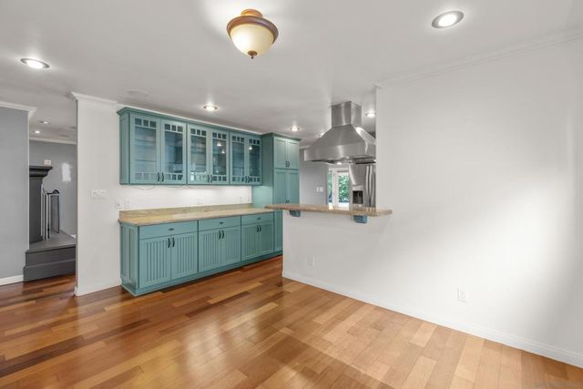 4975 Dawes St, San Diego, CA 92109