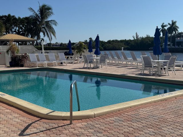 640 SNUG HARBOR Drive F4, Boynton Beach, FL 33435