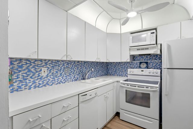 640 SNUG HARBOR Drive F4, Boynton Beach, FL 33435