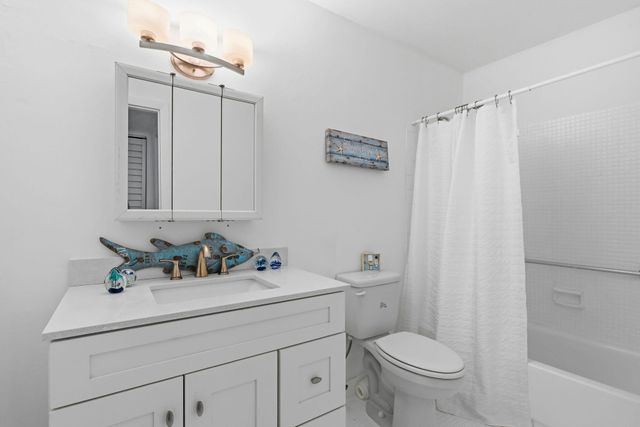 640 SNUG HARBOR Drive F4, Boynton Beach, FL 33435