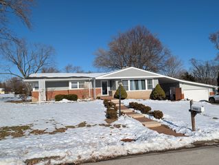 942 Raleigh Road, Mundelein, IL 60060