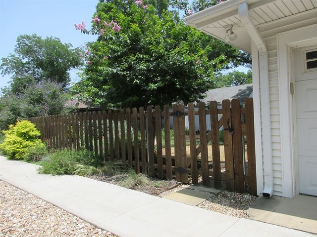 202 North Street, Grand Prairie, TX 75050