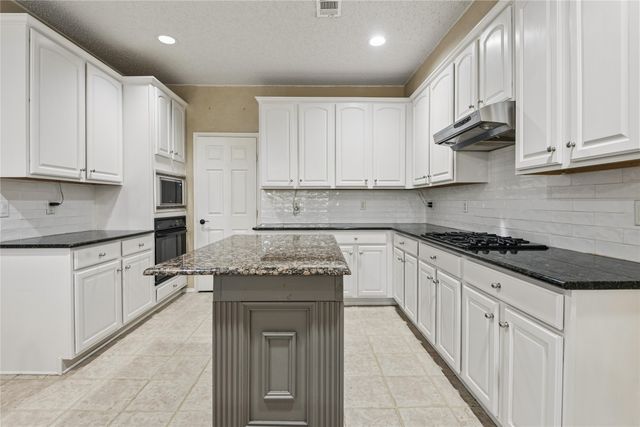 5536 Cranberry Drive, Fort Worth, TX 76137