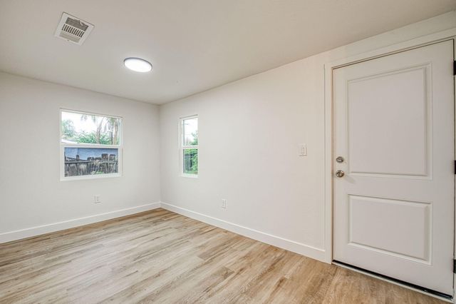 372 N Smith Avenue, Dinuba, CA 93618