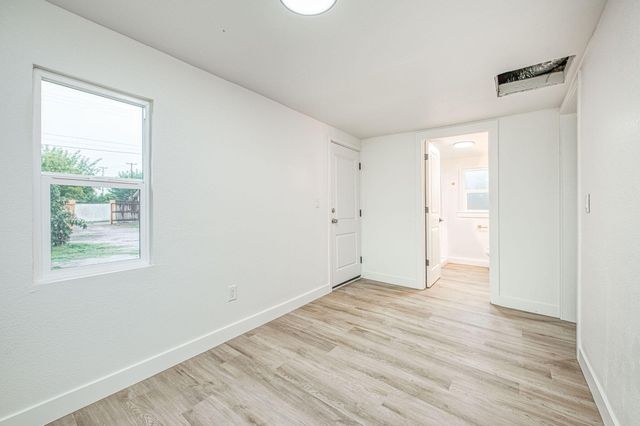 372 N Smith Avenue, Dinuba, CA 93618