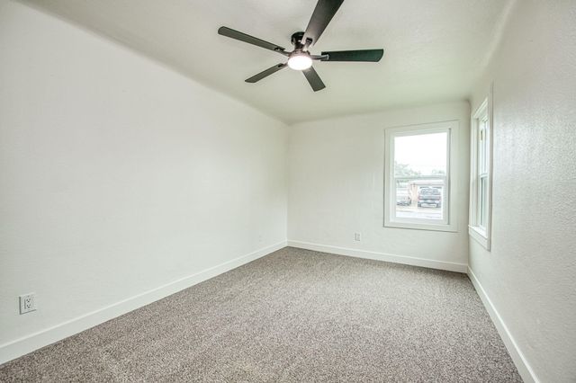 372 N Smith Avenue, Dinuba, CA 93618