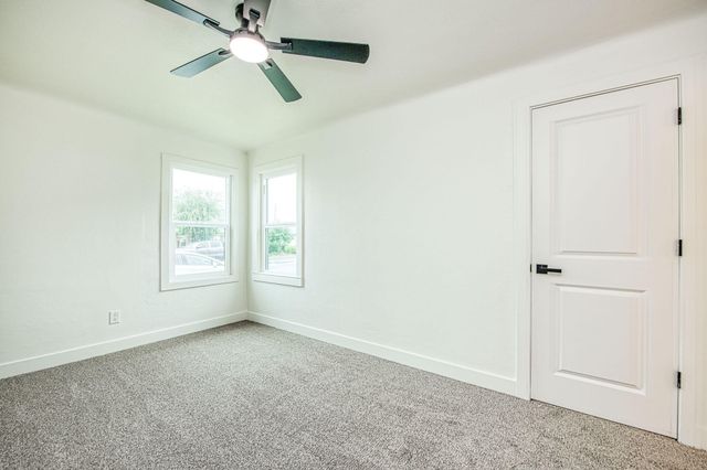 372 N Smith Avenue, Dinuba, CA 93618