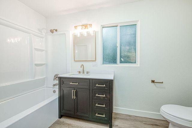 372 N Smith Avenue, Dinuba, CA 93618