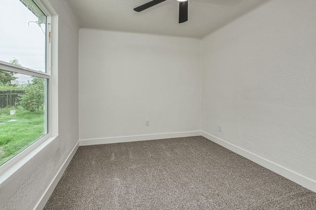 372 N Smith Avenue, Dinuba, CA 93618