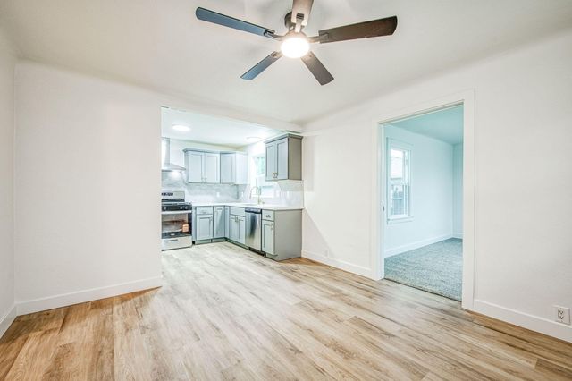 372 N Smith Avenue, Dinuba, CA 93618