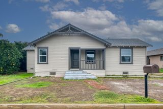 372 N Smith Avenue, Dinuba, CA 93618