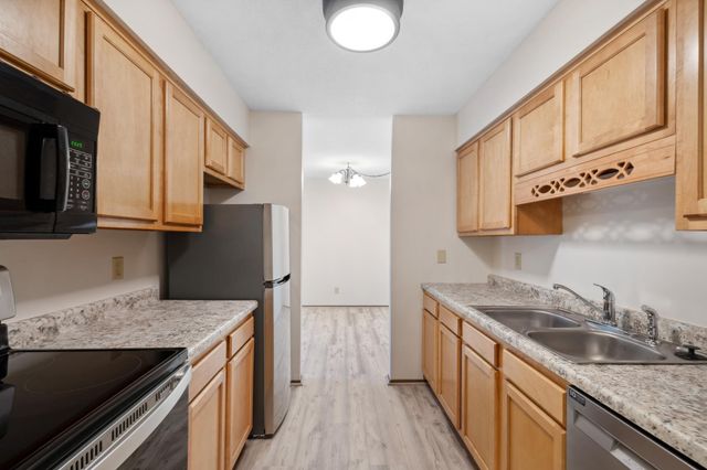 450 Ford Road 225, Saint Louis Park, MN 55426