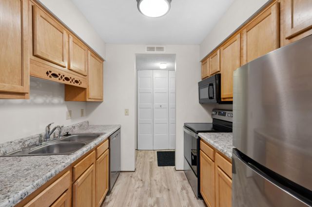 450 Ford Road 225, Saint Louis Park, MN 55426