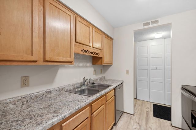 450 Ford Road 225, Saint Louis Park, MN 55426