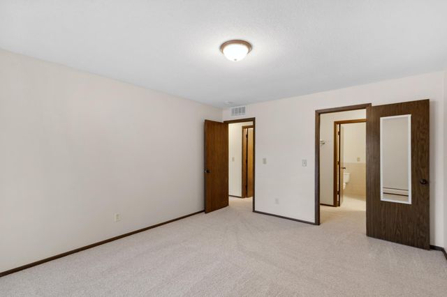 450 Ford Road 225, Saint Louis Park, MN 55426