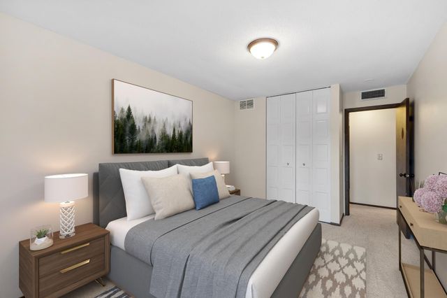 450 Ford Road 225, Saint Louis Park, MN 55426