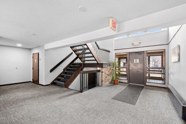 450 Ford Road 225, Saint Louis Park, MN 55426