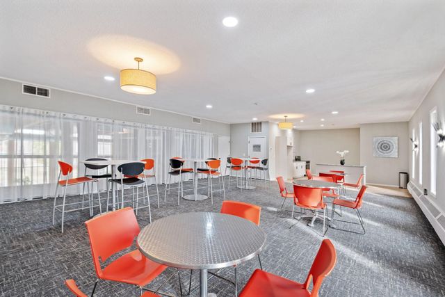 450 Ford Road 225, Saint Louis Park, MN 55426