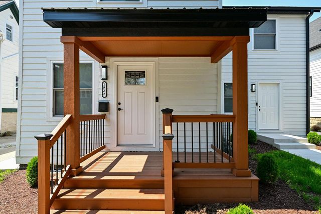 1922 E Iron STREET, Milwaukee, WI 53207
