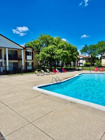 29241 Hayes Road 71, Warren, MI 48088