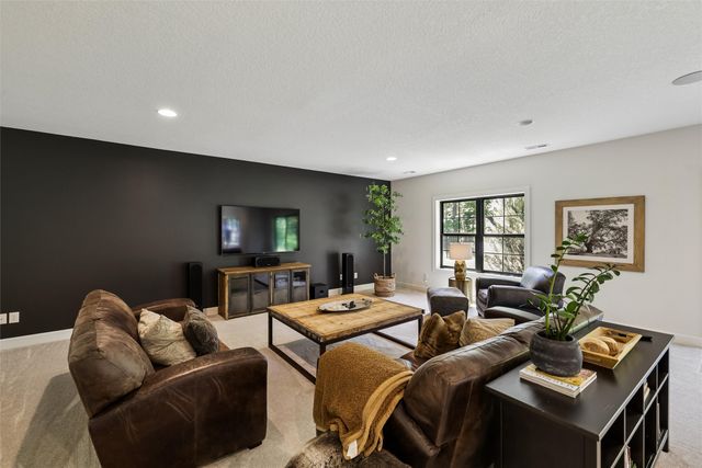 3550 NW 178th Street, Clive, IA 50325