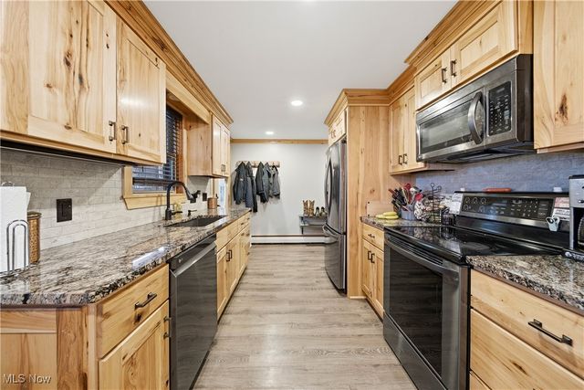 918 Bonsel Street NE, Navarre, OH 44662